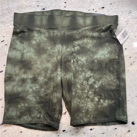 Torrid Green Tie Dye Bike Short Size 2 - Picture 3 of 3